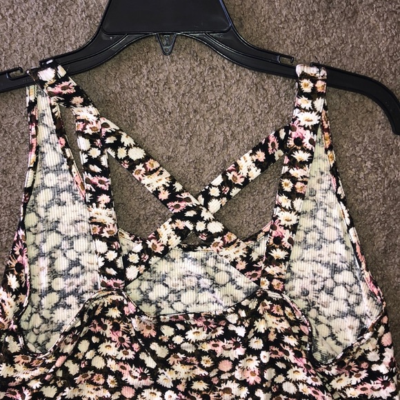 Criss Cross back floral tank top - Picture 3 of 5